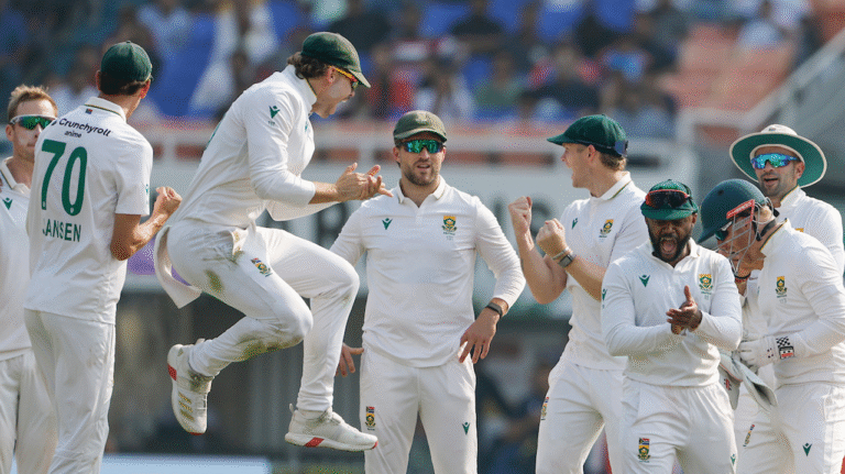 নিজেদের পাতা ফাঁদেই ধরা দিল ভারত