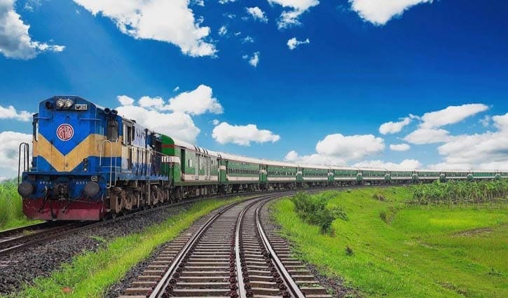 সেবা সংকটে রেলওয়ে, লোকসানের বোঝা আরও ভারী