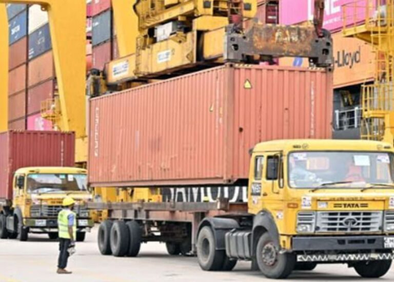 বন্দরের কনটেইনার পরিবহনের ৯৬ শতাংশই হয় সড়কপথে