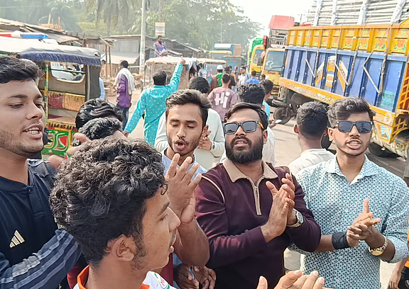 ভোলা-বরিশাল সেতু দাবিতে মহাসড়ক অবরোধ, যানজটে ভোগান্তি