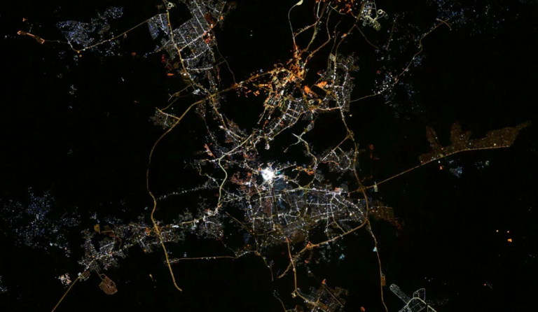 মহাকাশ থেকে তোলা ছবিতে জ্বলজ্বল করছে পবিত্র কাবা!