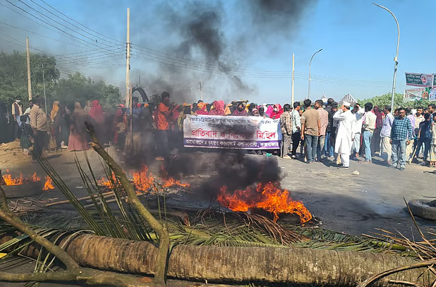 কক্সবাজারে নদীবন্দর সীমানা নিয়ে উত্তেজনা, পিছু হটল বিআইডব্লিউটিএ