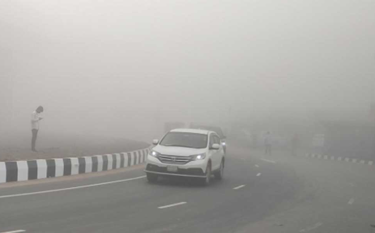 রাজধানীতে ১৬ ডিগ্রির ভোরে বাড়ছে কুয়াশা ও শীত