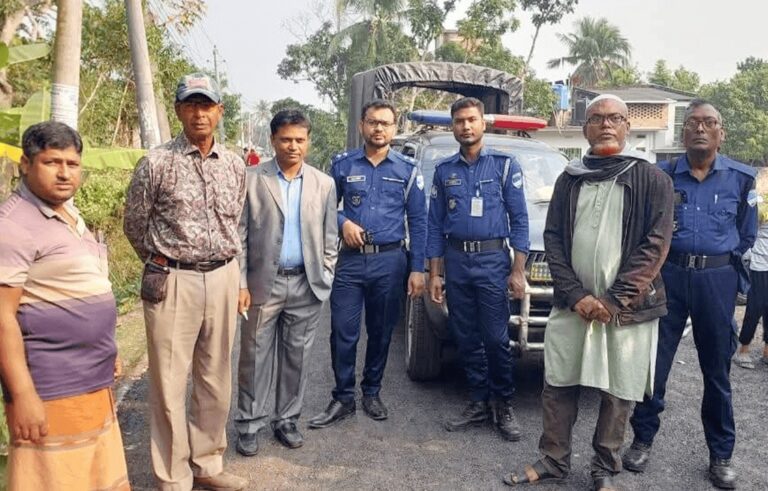 উন্নয়ন কাজে চাঁদাবাজদের দৌরাত্ম্য, পুলিশ পাহারায় সড়ক নির্মাণ