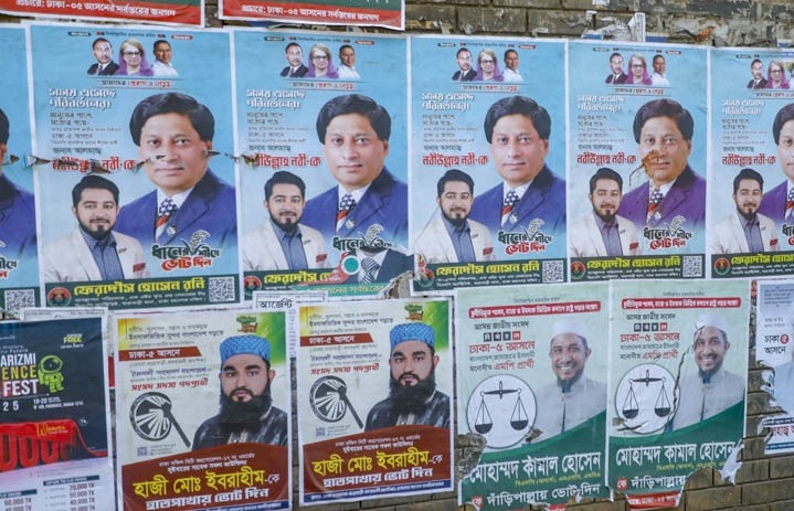 পোস্টার নিষিদ্ধ কিন্তু ঢাকার দেয়ালে এখনও নির্বাচনি পোস্টারের বন্যা