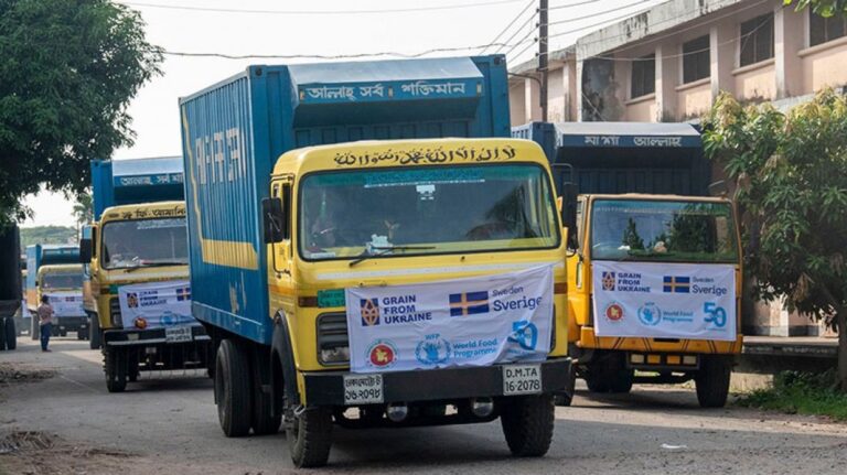 রোহিঙ্গাদের জন্য কক্সবাজারে পৌঁছালো ৩ হাজার টন সূর্যমুখীর তেল