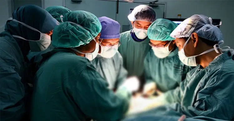 দেশে প্রতি দুই শিশুর একজন জন্ম নিচ্ছে সিজারিয়ানে