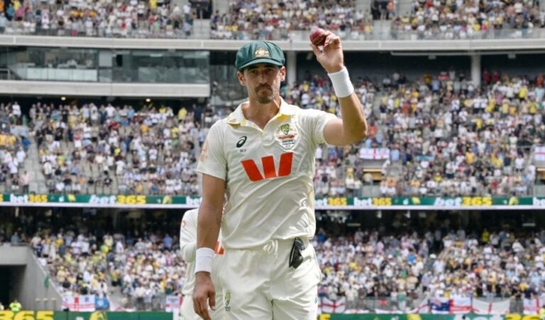 বিশ্বরেকর্ডে ২০২৫ শেষ করলেন অজি পেসার স্টার্ক