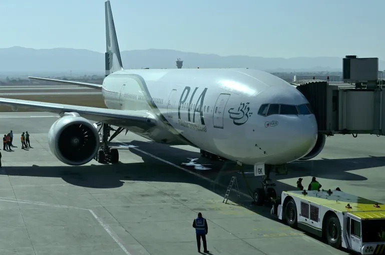 পিআইএ বিক্রি কেন পাকিস্তানের রাজনীতিতে তীব্র ঝড় তুলেছে?