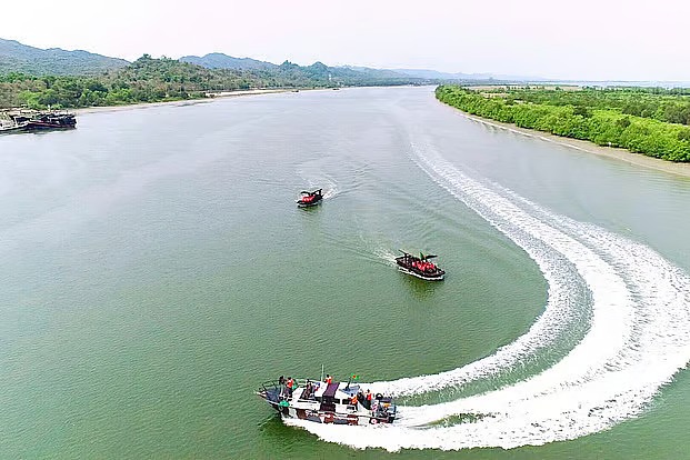 মিয়ানমার থেকে চালানো গুলিতে দুই বাংলাদেশি কিশোর আহত