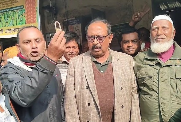 পঞ্চগড়ে খুলে দেওয়া হলো আওয়ামী লীগ কার্যালয়ের তালা