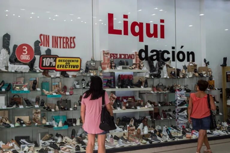 আর্জেন্টিনায় খাবার কিনতেও নিতে হচ্ছে ঋণ