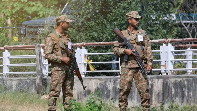 পাকিস্তানে পৃথক অভিযানে ৩৪ সন্ত্রাসী নিহত