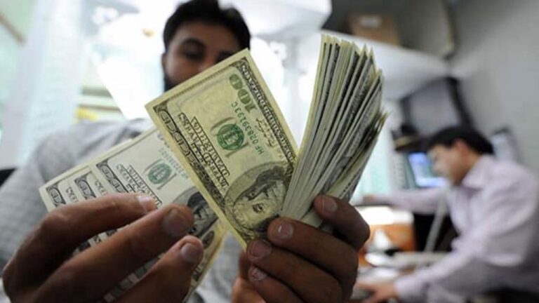 ব্যাংক নয়, অলিগলি দিয়ে দেশে ঢুকছে ডলার