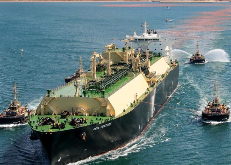 চলতি অর্থবছরে এলএনজিতে ভর্তুকি ছাড়াবে ২০ হাজার কোটি টাকা