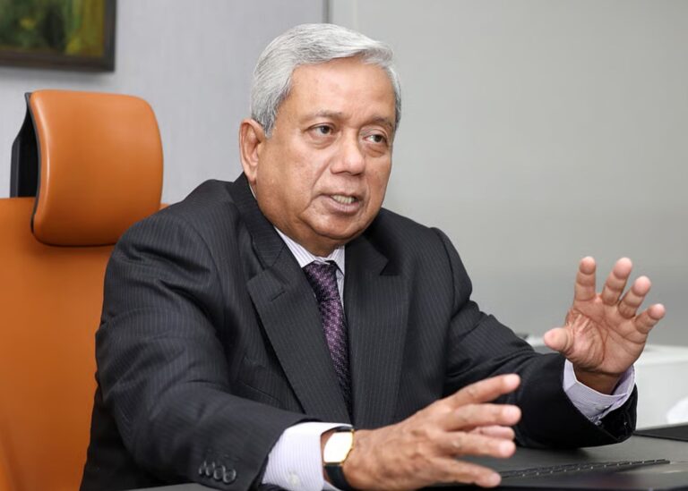 আমলাতান্ত্রিক জটিলতা উন্নয়ন ও বিনিয়োগের গতি কমিয়ে দিচ্ছে