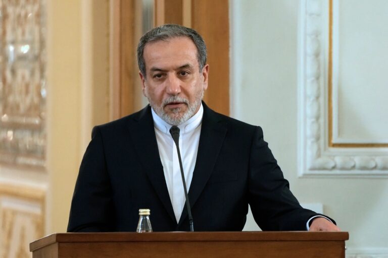 ট্রাম্প আমেরিকানদের প্রতারণা করেছেন, দাবি ইরানের পররাষ্ট্রমন্ত্রীর