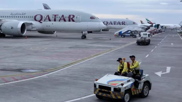 উপসাগরীয় আকাশপথে অচলাবস্থা, একদিনেই বাতিল ৩,৪০০-এর বেশি ফ্লাইট