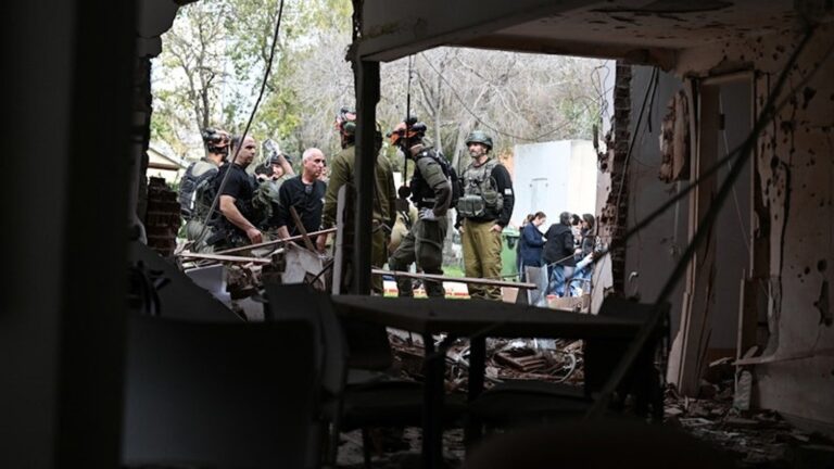 ইতিহাসের সবচেয়ে বড় হামলার মুখে পড়েছে ইসরায়েল