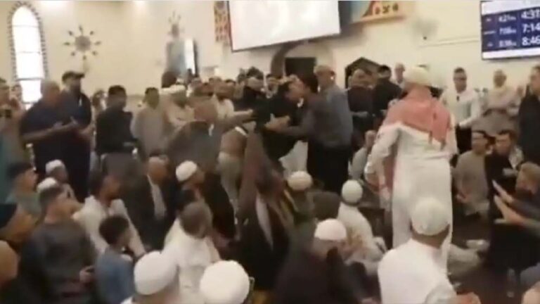 ইসরাইলি গণহত্যা সমর্থন করায় সিডনির মসজিদে প্রধানমন্ত্রীর উপস্থিতি ঘিরে বিক্ষোভ