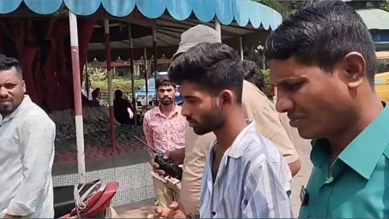 বরিশালে ব্যবসায়ীকে পিস্তল ও গুলির ছবি পাঠিয়ে চাঁদা দাবিঃ গ্রেপ্তার