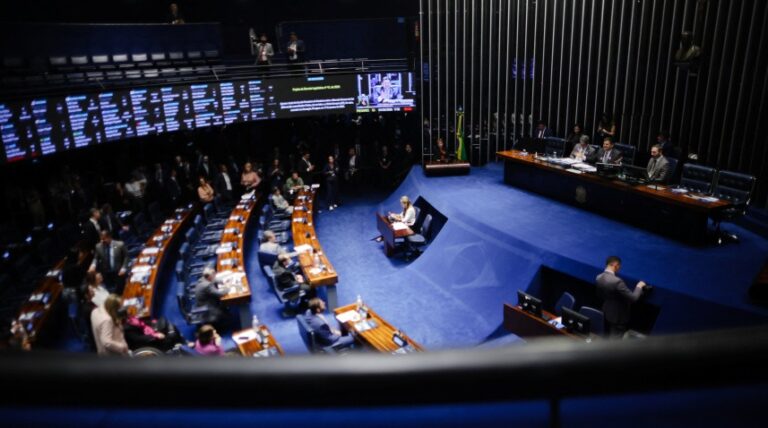 ইরান যুদ্ধ নিয়ে যুক্তরাষ্ট্রে রাজনৈতিক দ্বন্দ্ব তীব্র