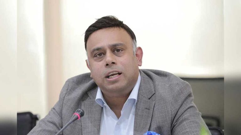 ইরান যুদ্ধ বাংলাদেশের বৈদেশিক মুদ্রা রিজার্ভকে খাঁদে ফেলতে পারে: মাসরুর রিয়াজ