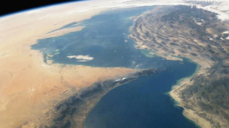 ইরান যে কারণে হরমুজের ওপর পূর্ণ সার্বভৌমত্ব চাচ্ছে