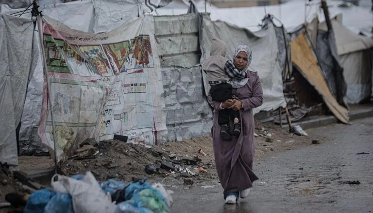 ইরান–ইসরায়েল যুদ্ধের ছায়ায় গাজায় মানবিক সংকট বাড়ছে