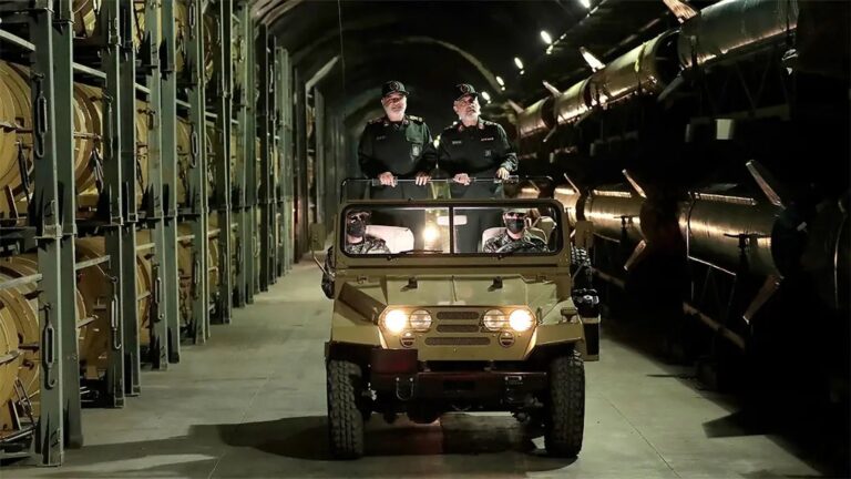 ইরানের ‘মিসাইল সিটি’: ট্রাম্পের হুমকির মাঝেও টিকে থাকার রহস্য!