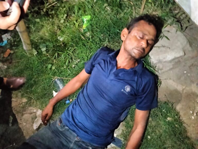 পুলিশ থেকে বাঁচতে ইয়াবা গিলে অচেতন মাদক কারবারি