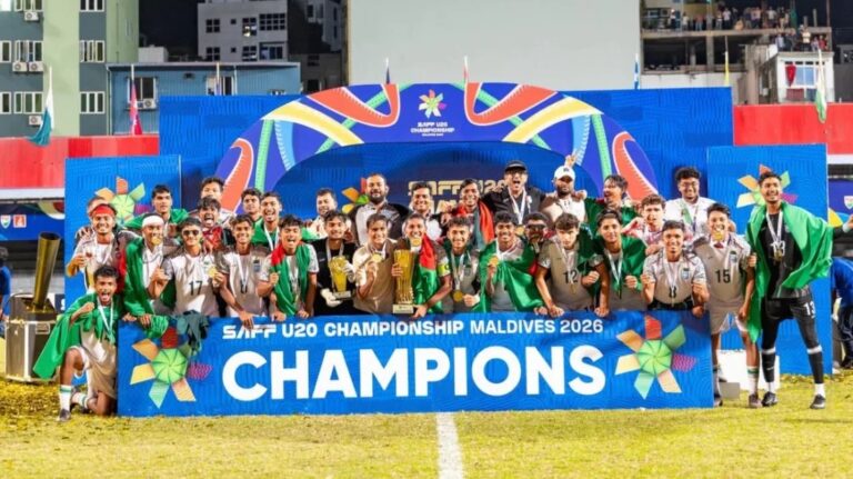 বিমানবন্দর থেকে ছাদখোলা বাসে করে হাতিরঝিলে যাবে সাফজয়ী দল