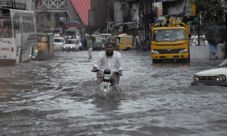 পাকিস্তানে ভারী বৃষ্টিতে নিহত ৪৫, শিশুদের মৃত্যু বেশি