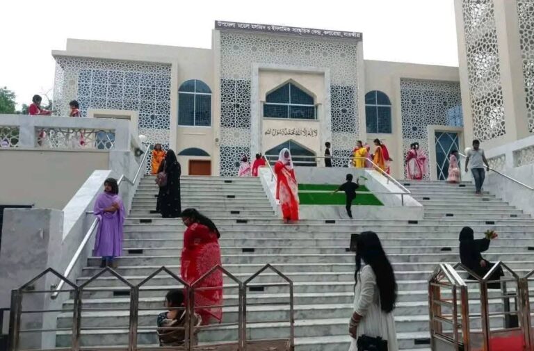 ধর্মীয় পবিত্রতা বনাম বিনোদনের কেন্দ্র: আমরা কোন পথে?