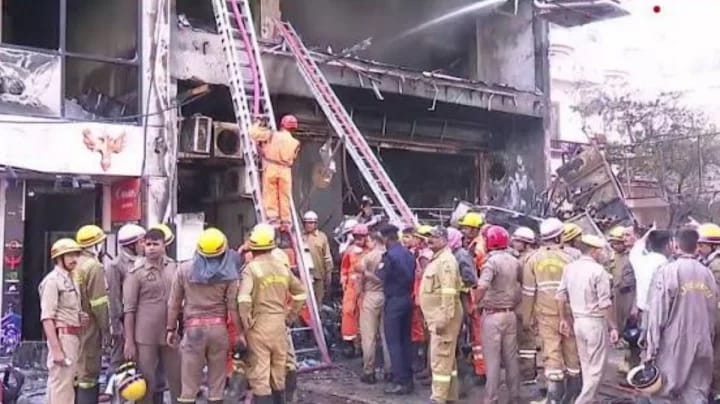 ভারতে কোচিং সেন্টার ভবনে অগ্নিকাণ্ডে নিহত অন্তত ১১
