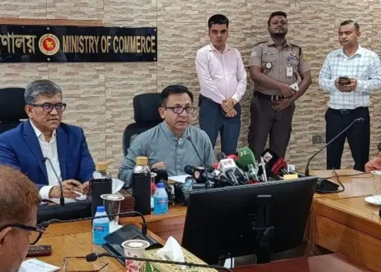 অর্থবছরে রপ্তানি আয়ের লক্ষ্য ৬৩.৪ বিলিয়ন ডলার