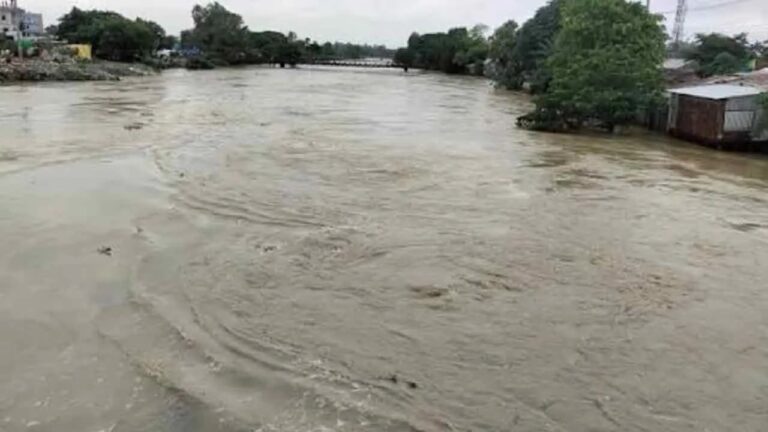 ছয় নদীর পানি বিপৎসীমার ওপরে, বাড়ছে বন্যার আশঙ্কা