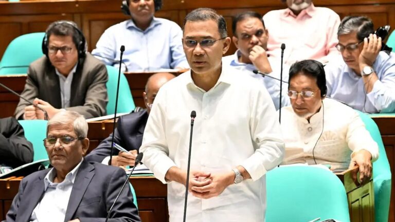 শেয়ারবাজারে আস্থা ফেরাতে সরকারের ১৭ দফা পরিকল্পনা