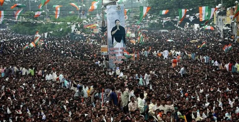 তৃণমূলের রাজনীতিতে ২১ জুলাইয়ের মালিকানা নিয়ে কেন এত কাড়াকাড়ি?