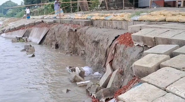 দেড় মাসেই ধসে গেল ৫২৭ কোটি টাকার বাঁধ, কাজের মান নিয়ে প্রশ্ন