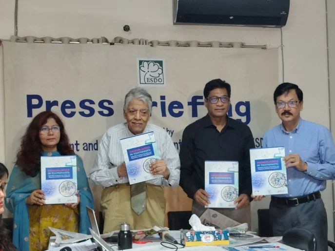 দেশের বাজারের ৭৬.৫ শতাংশ টুথপেস্টে মিলল মাইক্রোপ্লাস্টিক- ইএসডিও