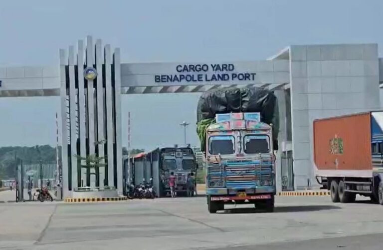 ভারতের সঙ্গে বাণিজ্য কমায় বেনাপোল কাস্টমসের রাজস্ব লক্ষ্যমাত্রা কমাল এনবিআর