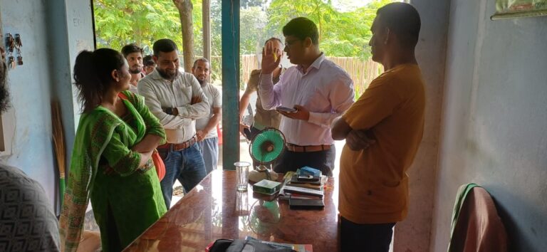পাবনার চাটমোহরে বেশি দামে সার বিক্রি করায় ৪ ব্যবসায়ীকে জরিমানা