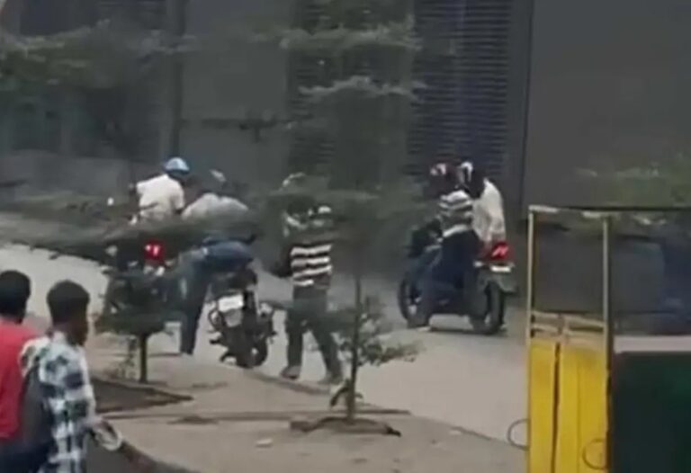 উত্তরায় পেট্রোল পাম্পে ডাকাতির ঘটনায় অস্ত্র-গুলিসহ গ্রেপ্তার ৫
