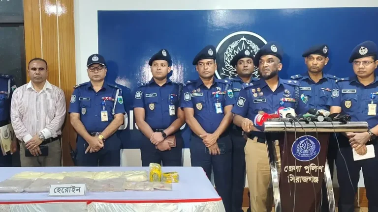 গরুর খাদ্যবাহী ট্রাকে মিলল ৪ কোটি টাকার হেরোইন, গ্রেপ্তার ২