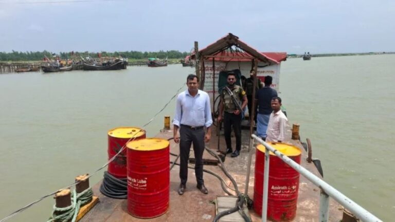 মহেশখালীতে অবৈধ ৬ তেল বিক্রয়কেন্দ্র সিলগালা, জরিমানা ৬০ হাজার টাকা
