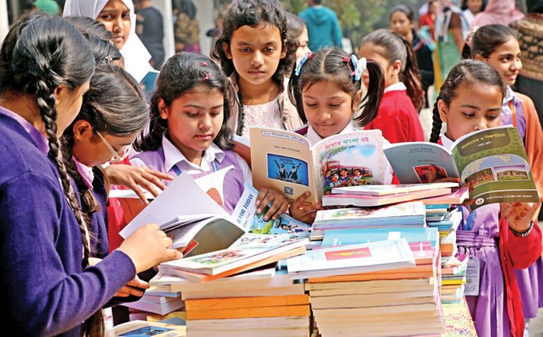 ডিসেম্বরেই নতুন বই হাতে দেওয়ার পরিকল্পনা, বদলাচ্ছে পাঠ্যবইয়ের ধরন