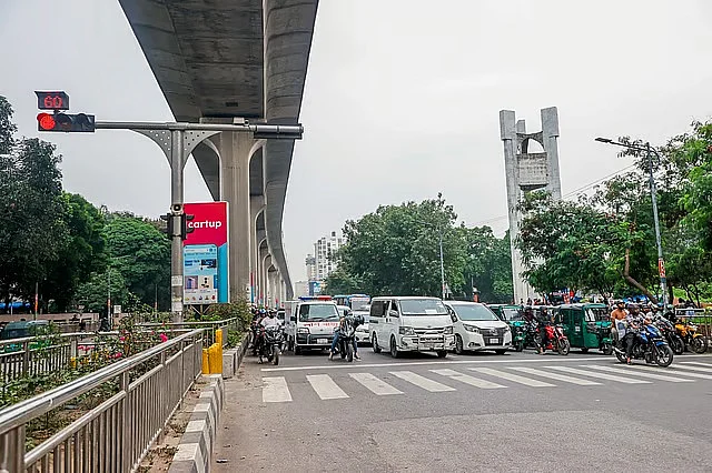 ঢাকায় আরও ৫০ মোড়ে বসছে এআই ট্রাফিক বাতি, প্রতিটি খরচ ২ কোটি টাকা