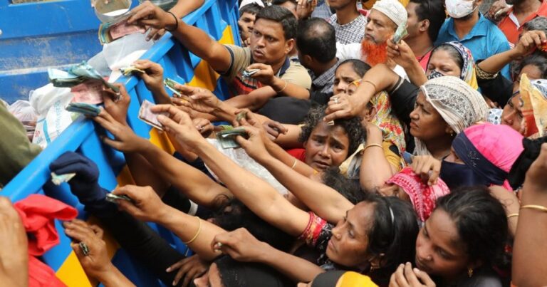 জেদি মূল্যস্ফীতির চাপে দিশেহারা মধ্যবিত্ত: ফুরিয়ে যাচ্ছে সঞ্চয়, কেনাকাটায় কাটছাঁট