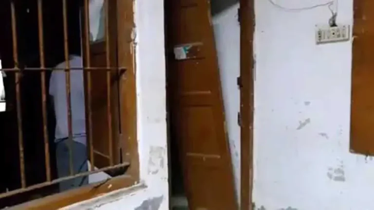 দাউদকান্দি থানায় হট্টগোল, দরজা ভেঙে পালাল ১৭ কিশোর গ্যাং সদস্য